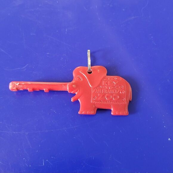 Vintage San Francisco Red TrunKey the Elephant Key. Storybook Rare - Picture 3 of 3